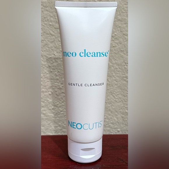 Nwt Neo Cleanse Gentle Face Cleanser. By NeoCutis. 4.23 oz. - Picture 1 of 2